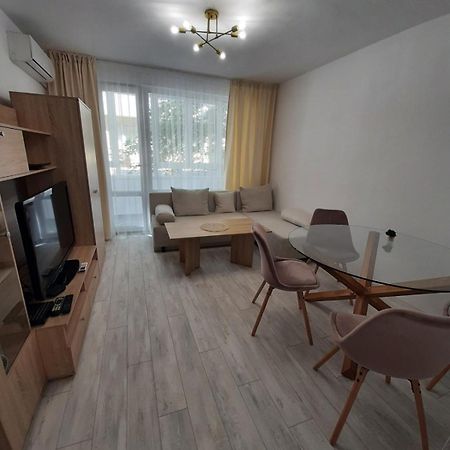 Nicole Apartment Варна Екстериор снимка